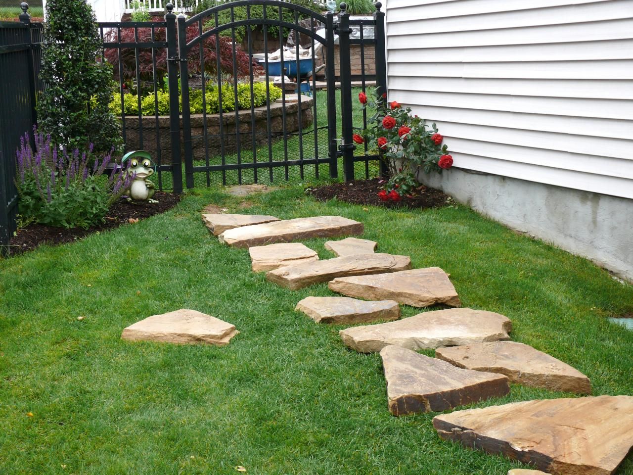 Stone pebbles stepping stones hgtv laying Stone pebbles stepping stones hgtv laying