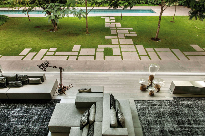 Modern pavers walkway